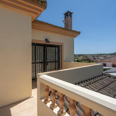 - Montes De Oca Apartment