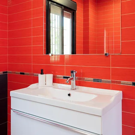- Montes De Oca Apartment